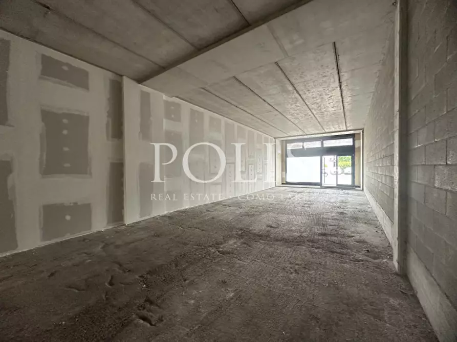 Immagine 5 di Negozio in vendita  a Senna Comasco