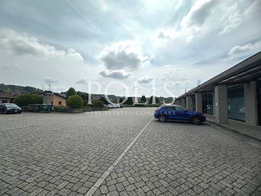 Immagine 6 di Negozio in vendita  a Senna Comasco