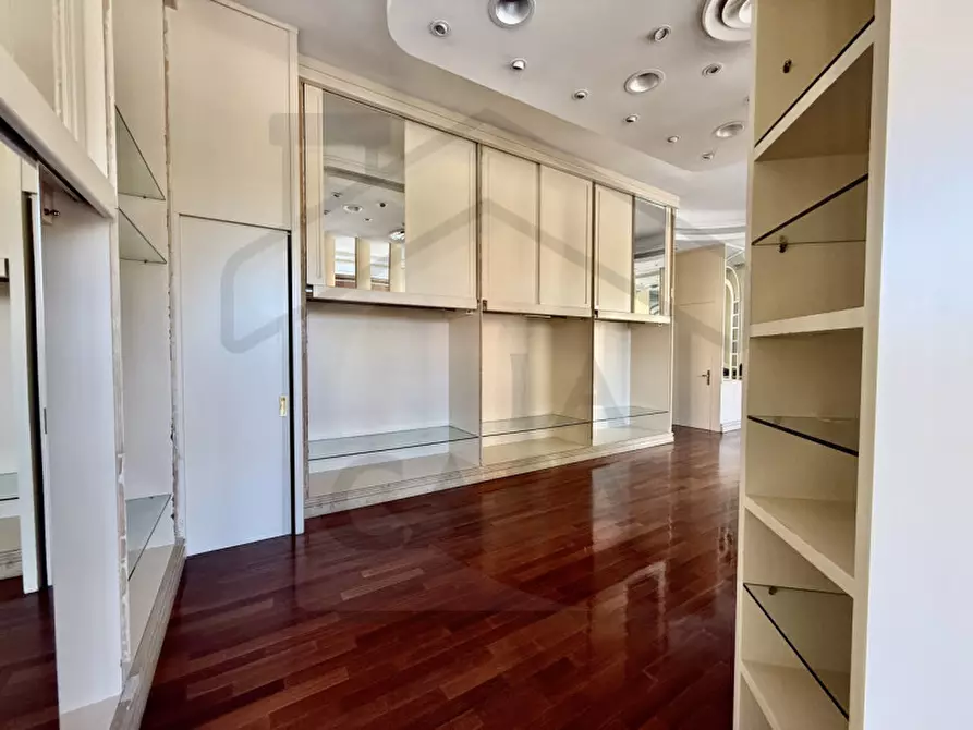 Immagine 2 di Negozio in affitto  in Via Francesco Petrarca a Montegrotto Terme