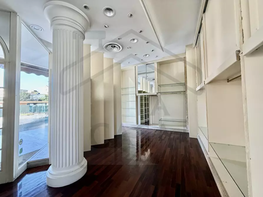 Immagine 4 di Negozio in affitto  in Via Francesco Petrarca a Montegrotto Terme