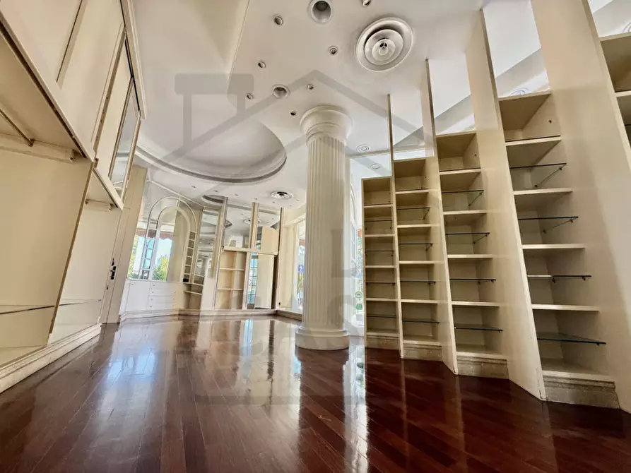 Immagine 5 di Negozio in affitto  in Via Francesco Petrarca a Montegrotto Terme