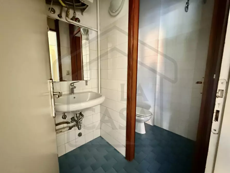 Immagine 10 di Negozio in affitto  in Via Francesco Petrarca a Montegrotto Terme