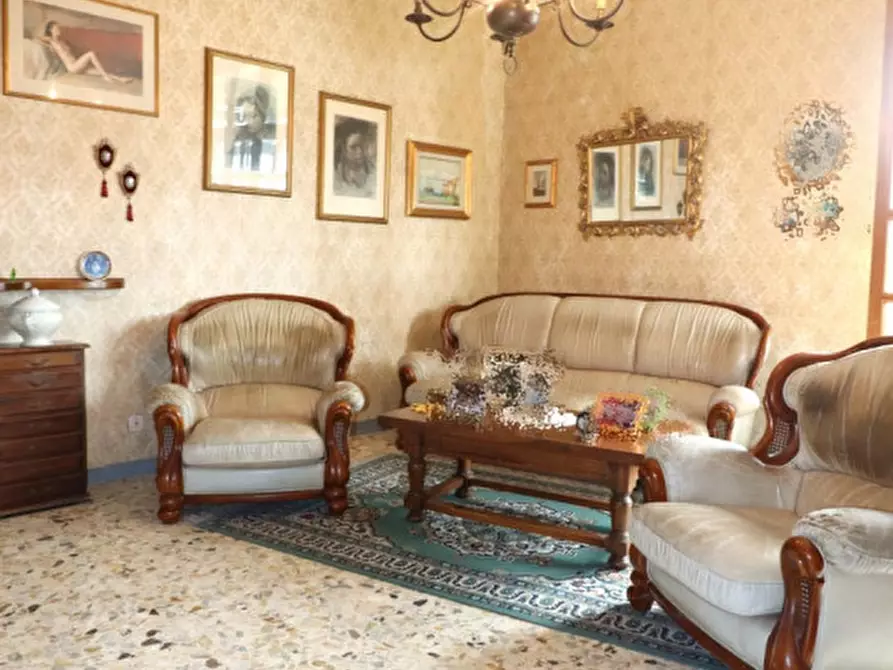 Immagine 1 di Appartamento in vendita  in via fratelli cervi a Montevarchi