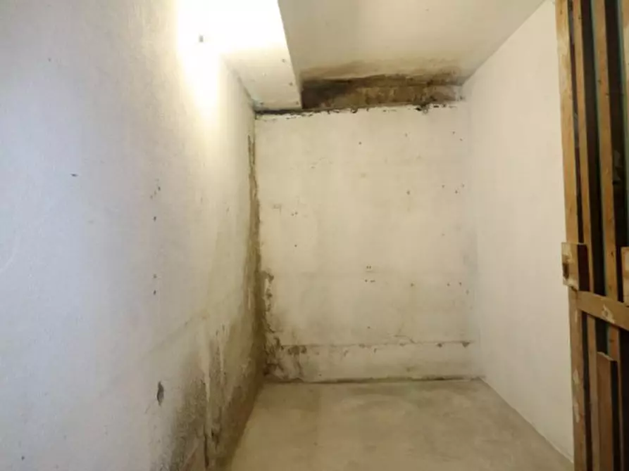 Immagine 33 di Appartamento in vendita  in via fratelli cervi a Montevarchi