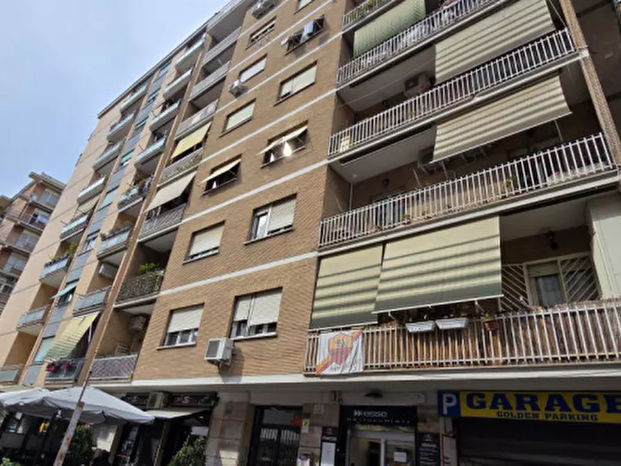 Immagine 1 di Appartamento in vendita  in Via Licinio Stolone 106 a Roma