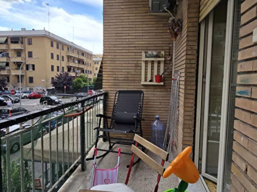 Immagine 9 di Appartamento in vendita  in Via Licinio Stolone 106 a Roma