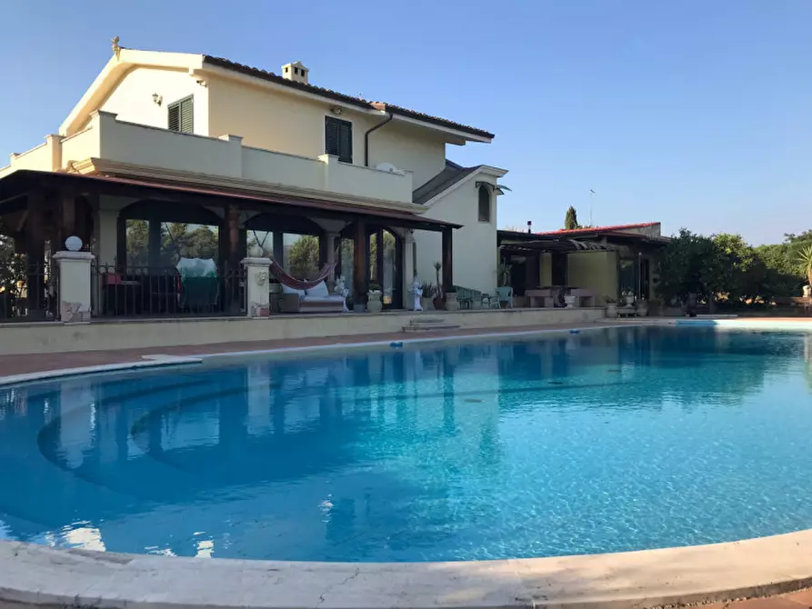 Immagine 1 di Villa in vendita  a Quartu Sant'elena
