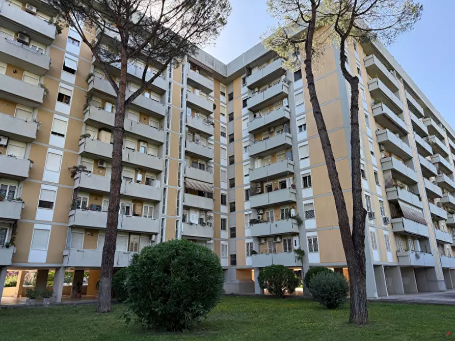 Immagine 1 di Appartamento in vendita  in Via Angelica Balabanoff a Roma