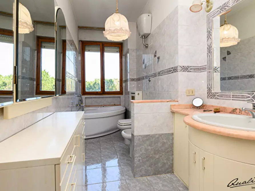 Immagine 14 di Appartamento in vendita  in Via Angelica Balabanoff a Roma