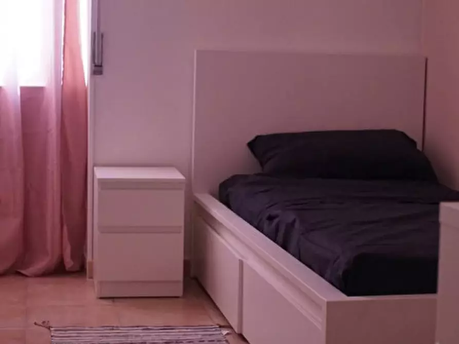 Immagine 2 di Camera in affitto  in Calata Capodichino 169 a Napoli