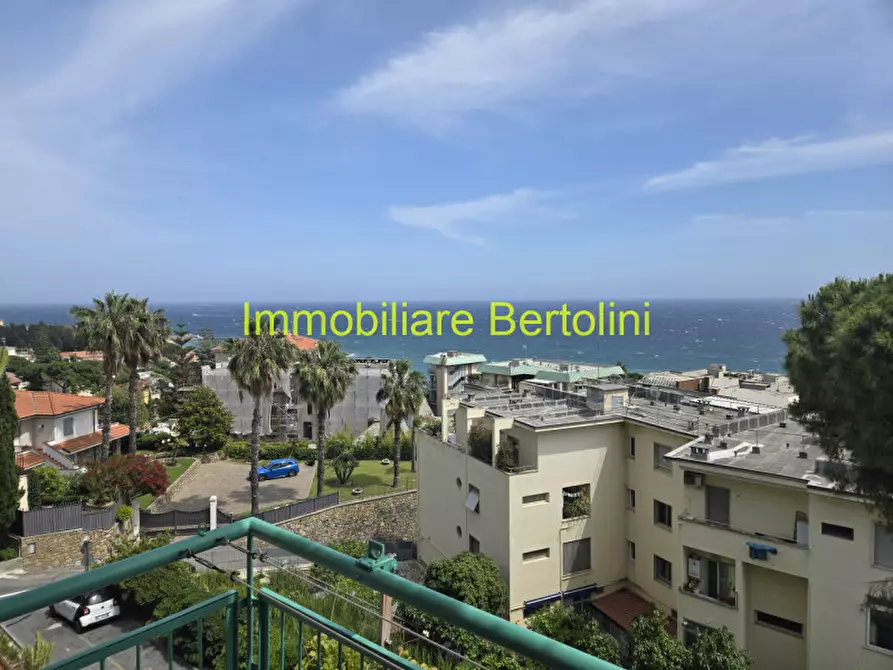 Immagine 1 di Appartamento in vendita  in Via Padre Semeria, 85 a San Remo