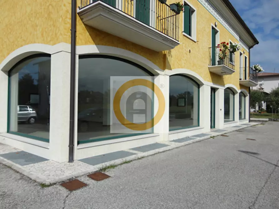Immagine 4 di Negozio in affitto  a Rosà