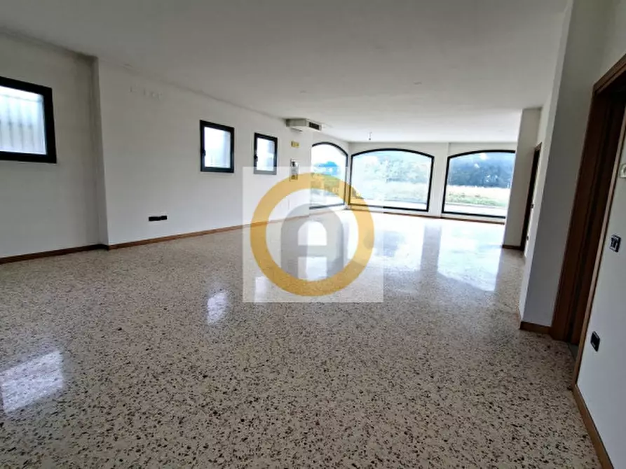 Immagine 4 di Negozio in affitto  a Rosà