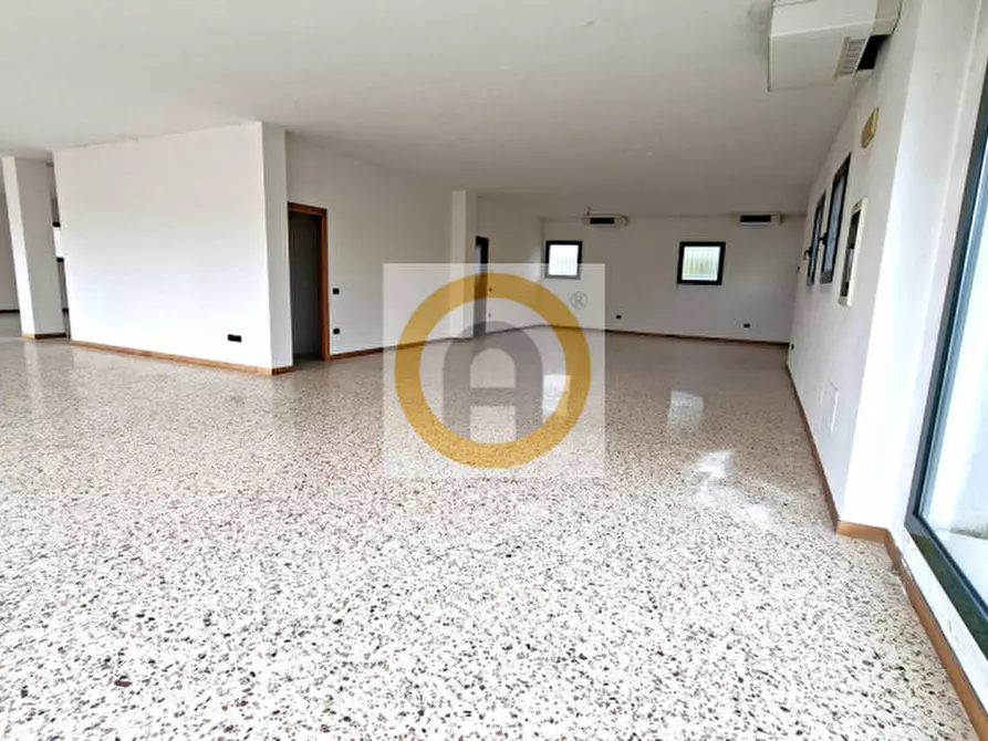 Immagine 6 di Negozio in affitto  a Rosà