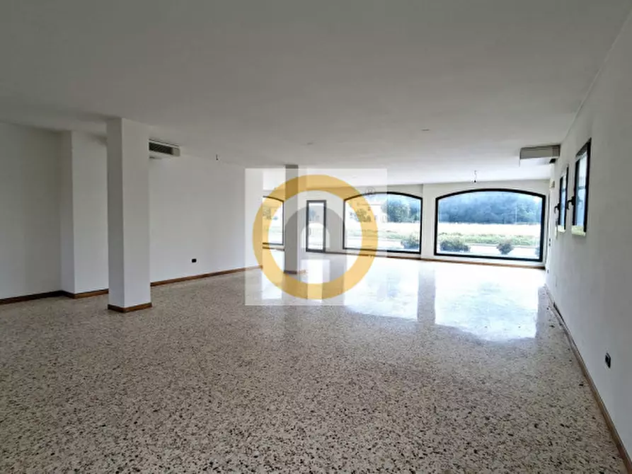 Immagine 6 di Negozio in affitto  a Rosà