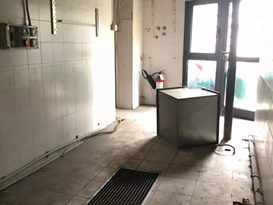 Immagine 10 di Attività commerciale in vendita  in Cesare Battisti 7 a Seriate