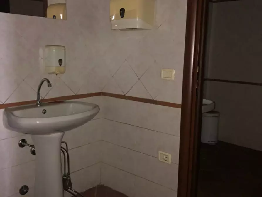 Immagine 11 di Attività commerciale in vendita  in Cesare Battisti 7 a Seriate