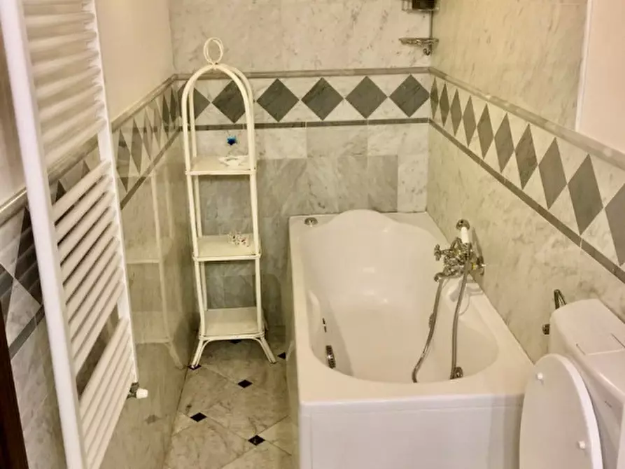 Immagine 19 di Appartamento in affitto  in VIA GINO CAPPONI a Firenze