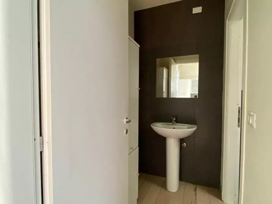 Immagine 15 di Loft/Open space in vendita  in Via Terni, 12 a Torino