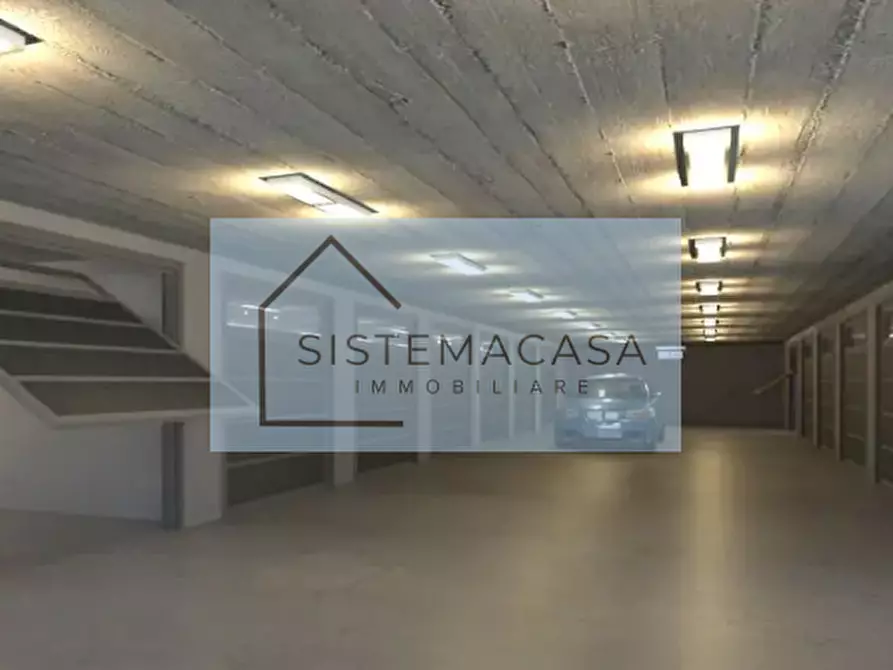 Immagine 1 di Garage in vendita  in Via Francesco Daverio a Forli'