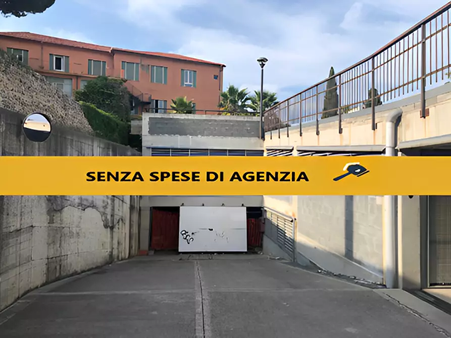 Immagine 1 di Garage in vendita  in Via Pollupice a Pietra Ligure