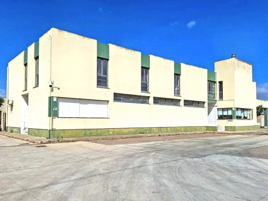 Immagine 1 di Capannone industriale in vendita  in Zona Industriale Macchiarededu , Uta CA, Italia a Uta