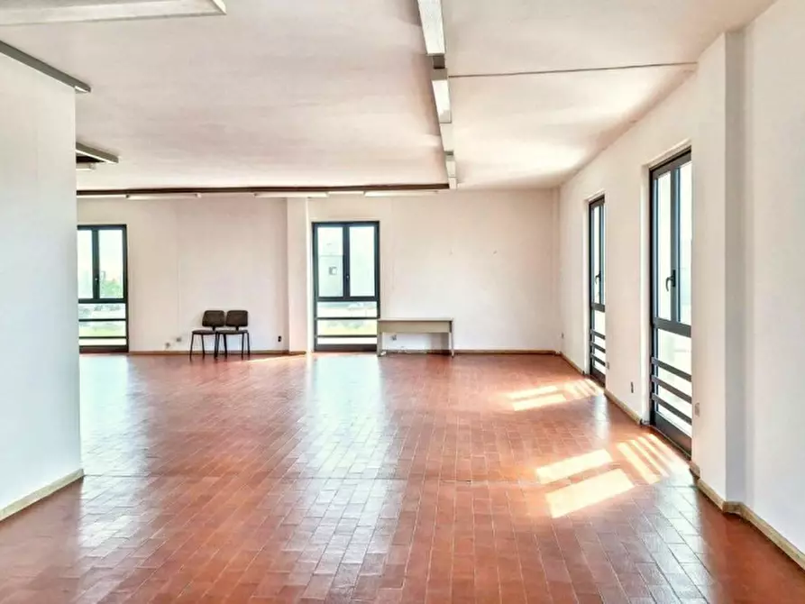 Immagine 2 di Capannone industriale in vendita  in Zona Industriale Macchiarededu , Uta CA, Italia a Uta