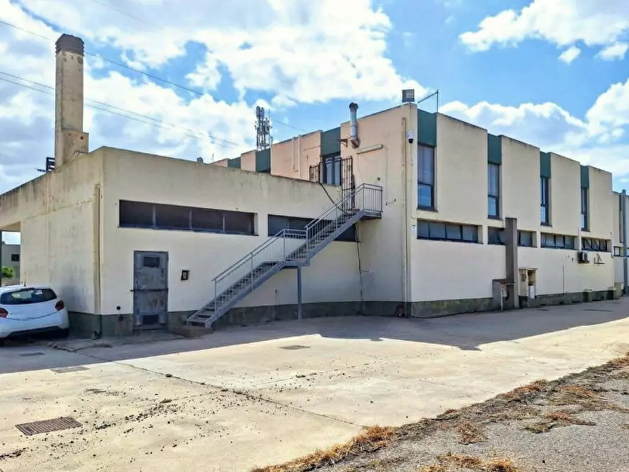 Immagine 4 di Capannone industriale in vendita  in Zona Industriale Macchiarededu , Uta CA, Italia a Uta