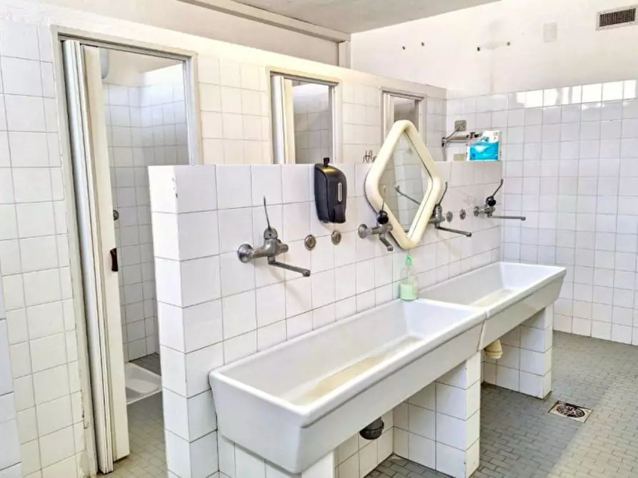 Immagine 6 di Capannone industriale in vendita  in Zona Industriale Macchiarededu , Uta CA, Italia a Uta