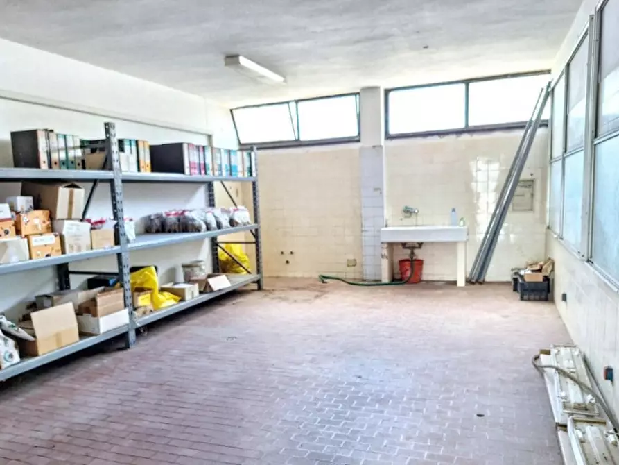 Immagine 7 di Capannone industriale in vendita  in Zona Industriale Macchiarededu , Uta CA, Italia a Uta