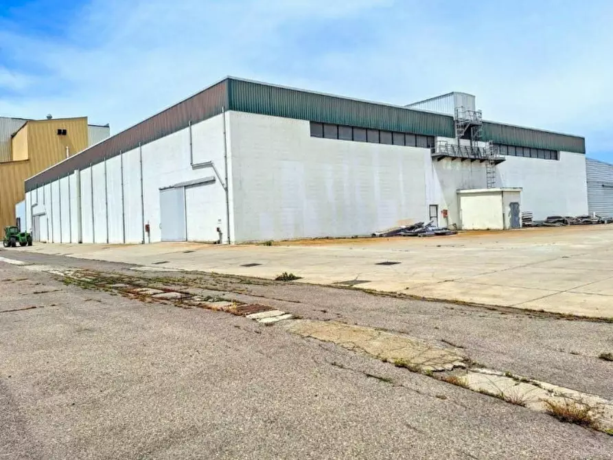 Immagine 8 di Capannone industriale in vendita  in Zona Industriale Macchiarededu , Uta CA, Italia a Uta