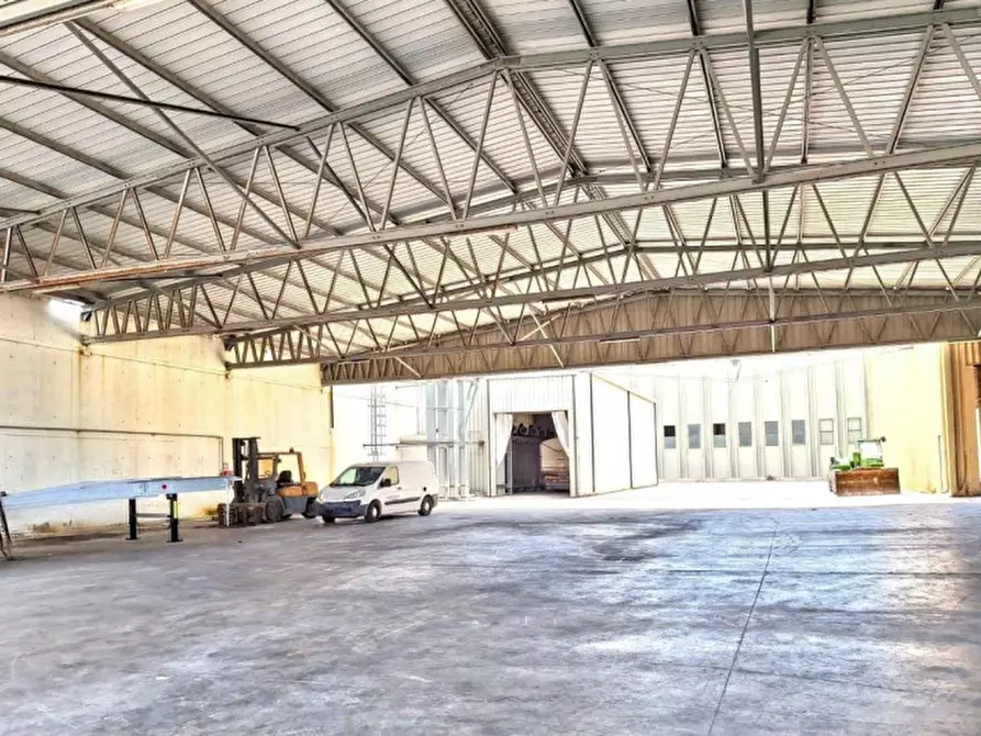 Immagine 10 di Capannone industriale in vendita  in Zona Industriale Macchiarededu , Uta CA, Italia a Uta