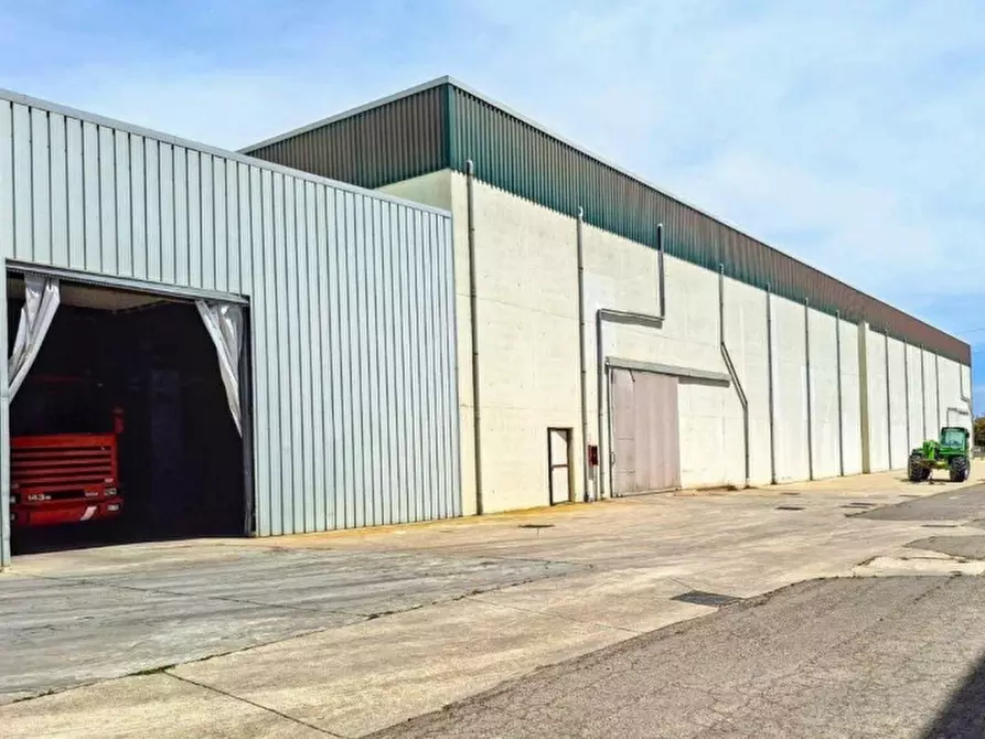 Immagine 11 di Capannone industriale in vendita  in Zona Industriale Macchiarededu , Uta CA, Italia a Uta