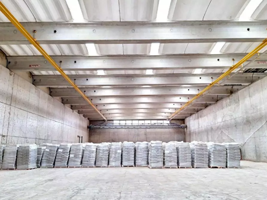 Immagine 13 di Capannone industriale in vendita  in Zona Industriale Macchiarededu , Uta CA, Italia a Uta