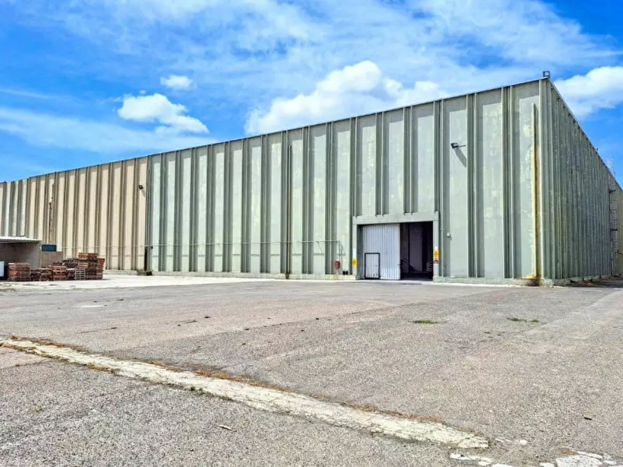 Immagine 14 di Capannone industriale in vendita  in Zona Industriale Macchiarededu , Uta CA, Italia a Uta