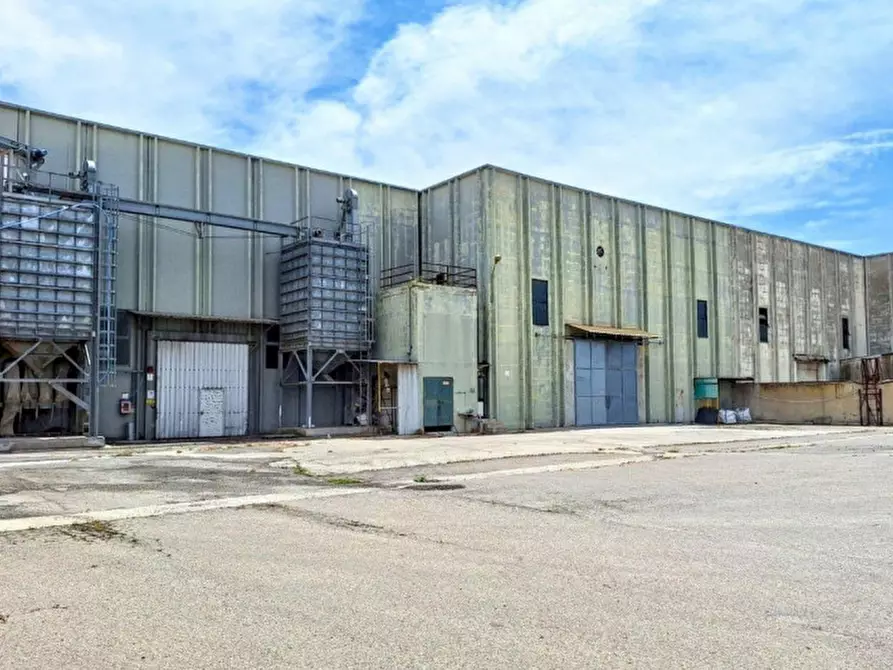 Immagine 15 di Capannone industriale in vendita  in Zona Industriale Macchiarededu , Uta CA, Italia a Uta