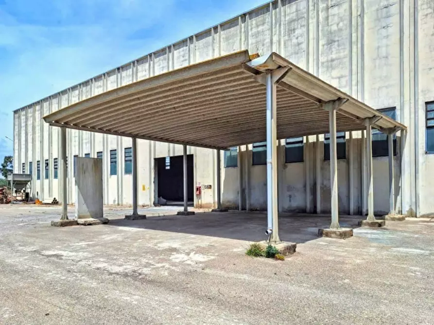 Immagine 17 di Capannone industriale in vendita  in Zona Industriale Macchiarededu , Uta CA, Italia a Uta