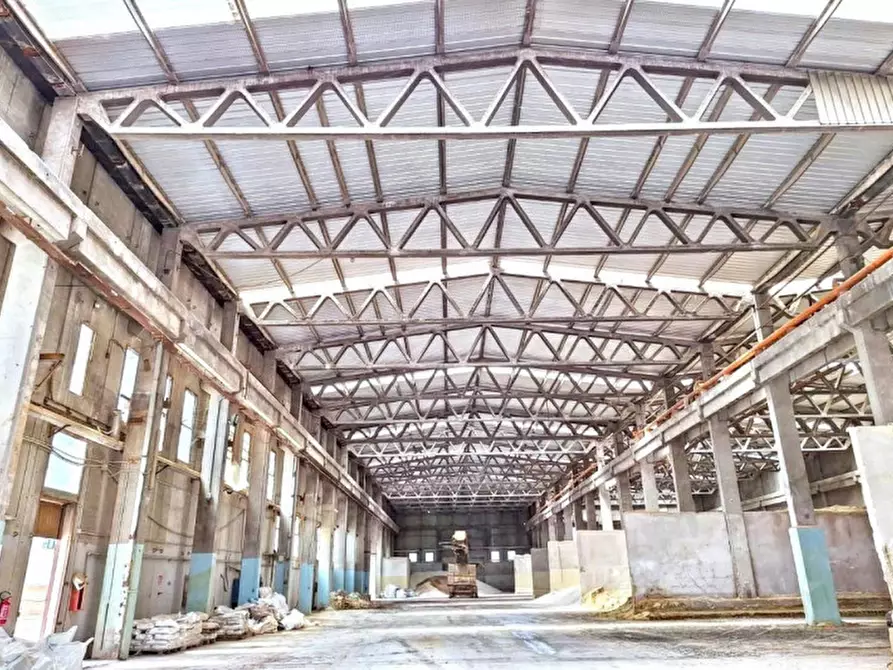 Immagine 19 di Capannone industriale in vendita  in Zona Industriale Macchiarededu , Uta CA, Italia a Uta