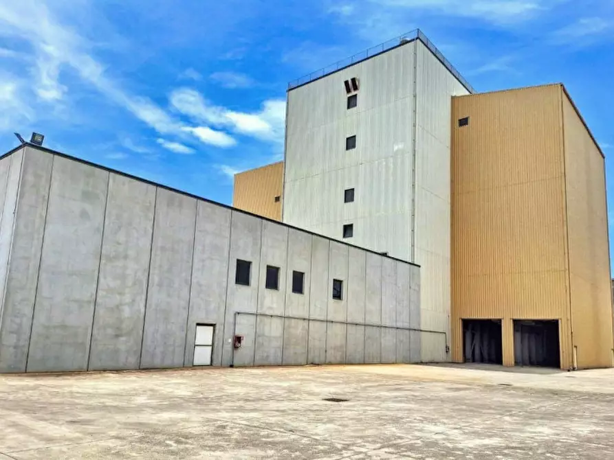 Immagine 20 di Capannone industriale in vendita  in Zona Industriale Macchiarededu , Uta CA, Italia a Uta