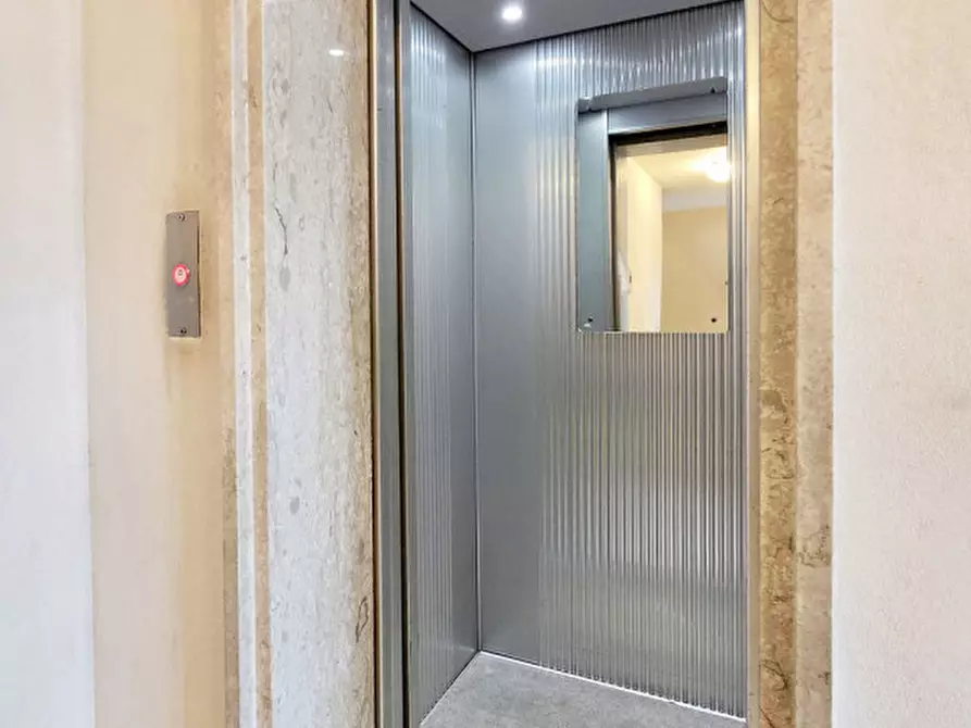 Immagine 17 di Appartamento in vendita  a Treviso