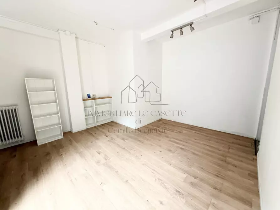 Immagine 2 di Negozio in affitto  in Via Francesco Bonafede a Padova