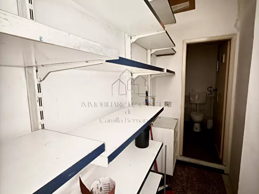 Immagine 4 di Negozio in affitto  in Via Francesco Bonafede a Padova