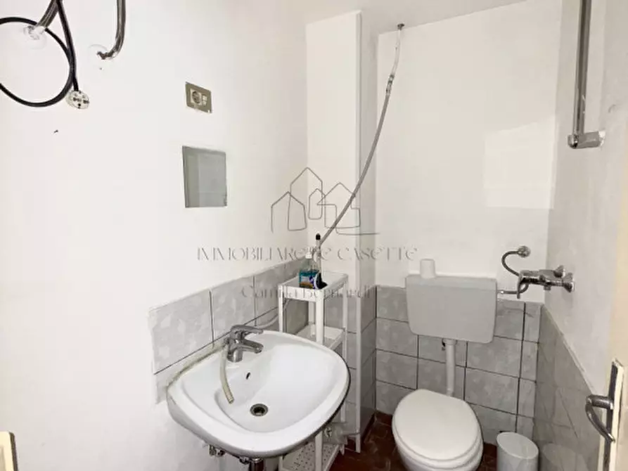 Immagine 5 di Negozio in affitto  in Via Francesco Bonafede a Padova