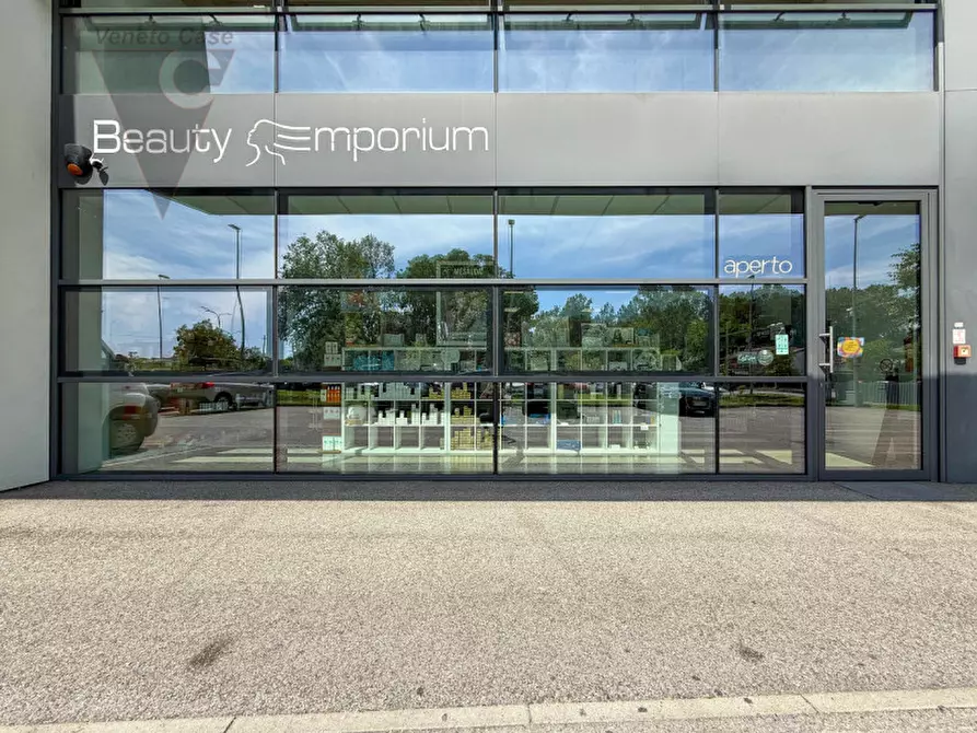 Immagine 2 di Negozio in vendita  a Noventa Padovana