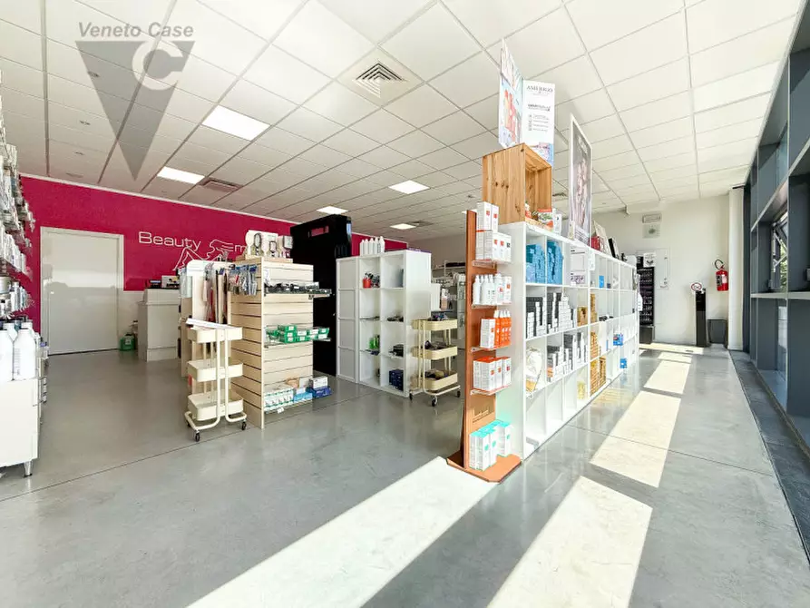 Immagine 6 di Negozio in vendita  a Noventa Padovana