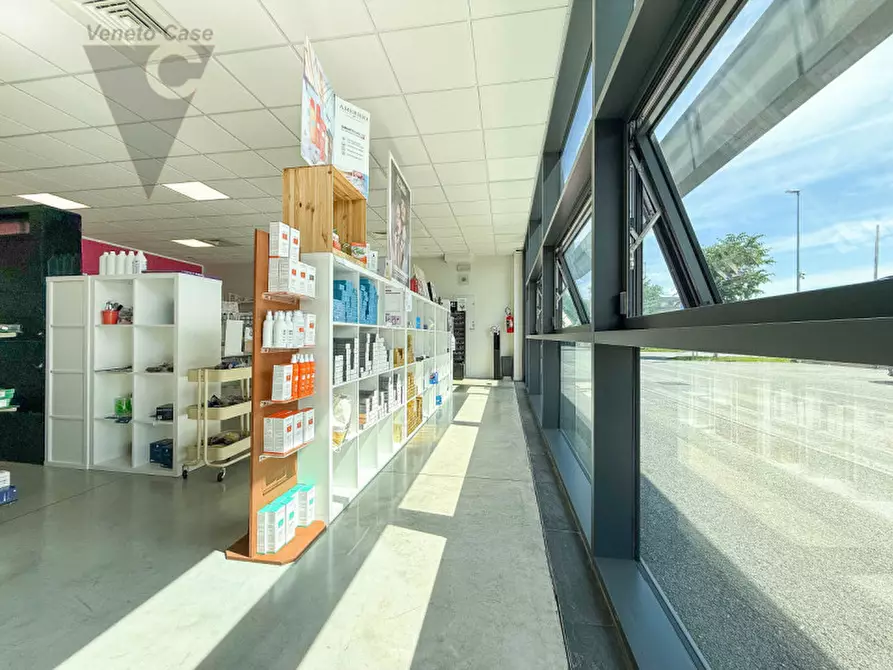 Immagine 7 di Negozio in vendita  a Noventa Padovana