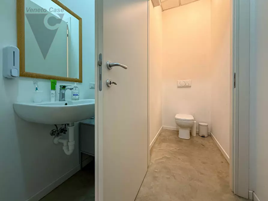 Immagine 15 di Negozio in vendita  a Noventa Padovana