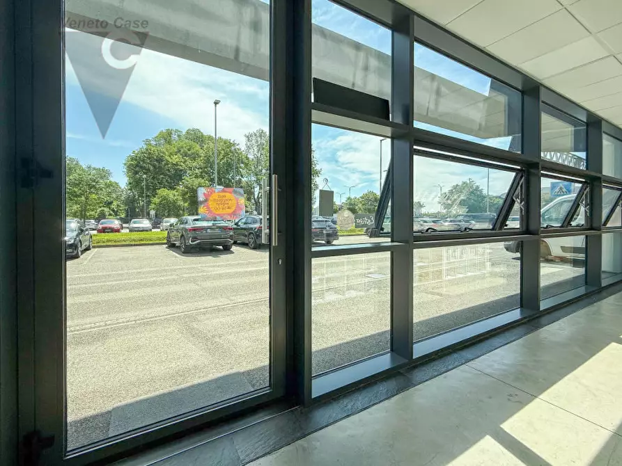 Immagine 16 di Negozio in vendita  a Noventa Padovana