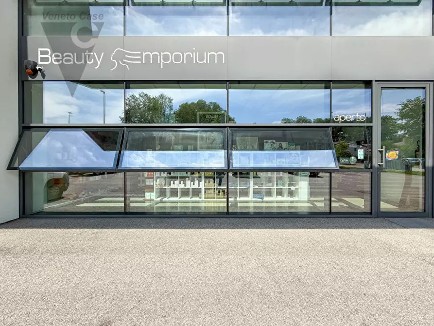Immagine 18 di Negozio in vendita  a Noventa Padovana