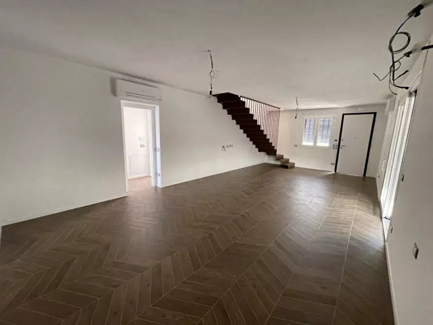 Immagine 3 di Casa bifamiliare in vendita  a Suzzara